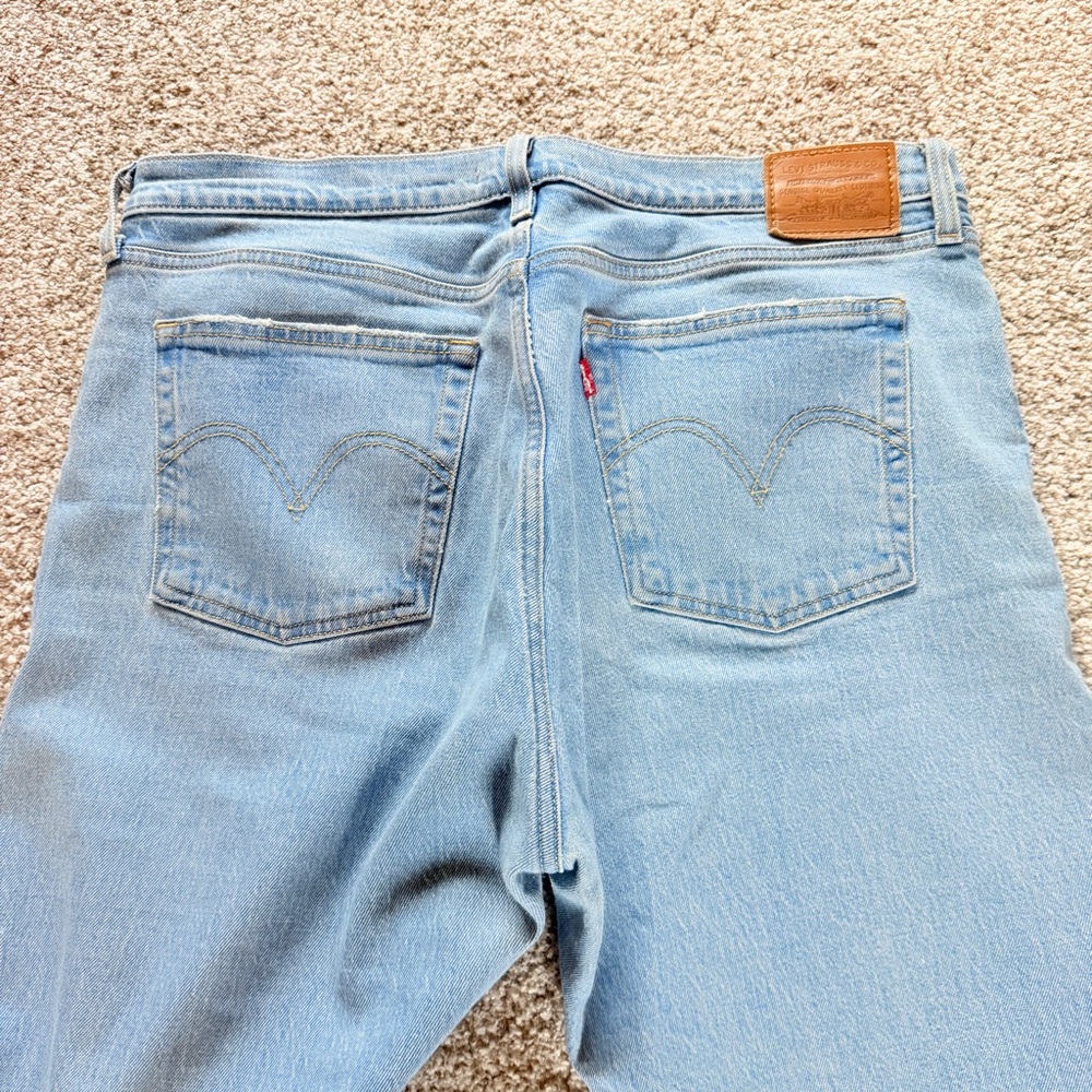 Levi’s Wedgie Straight Light Wash Jeans, 32 - Picture 10 of 10